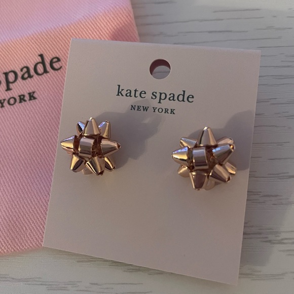 🎄☃️🎁NWT Kate Spade Earrings Bourgeois Bow Studs in Rose Gold🎁☃️🎄 - Picture 2 of 4